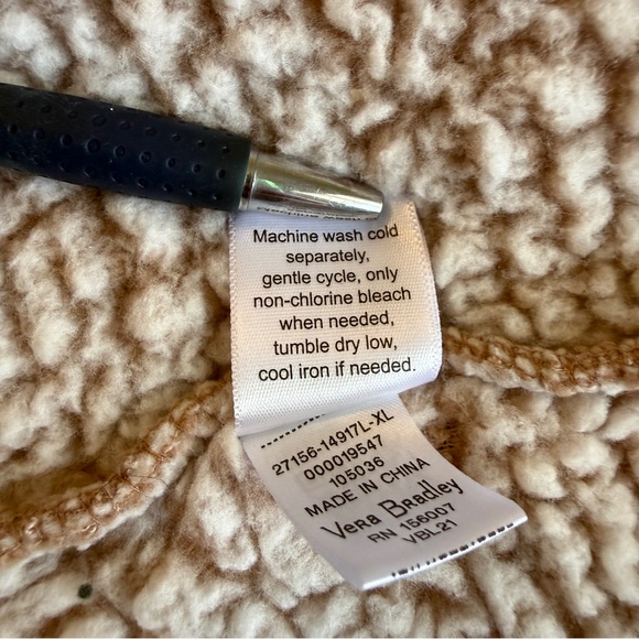 Vera Bradley | Tan Teddy Robe with Patterned Trim - Picture 9 of 9